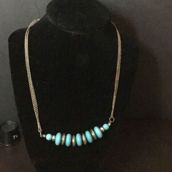 Silver tone and turquoise colored bead
Crocker bar style necklace - Picture 1 of 4